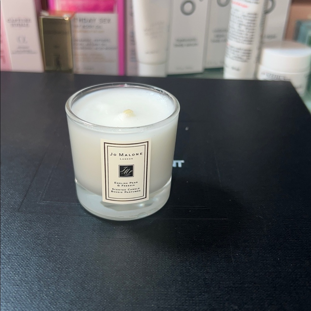 Joe Malone, English Pear & Freesia Scented Candle